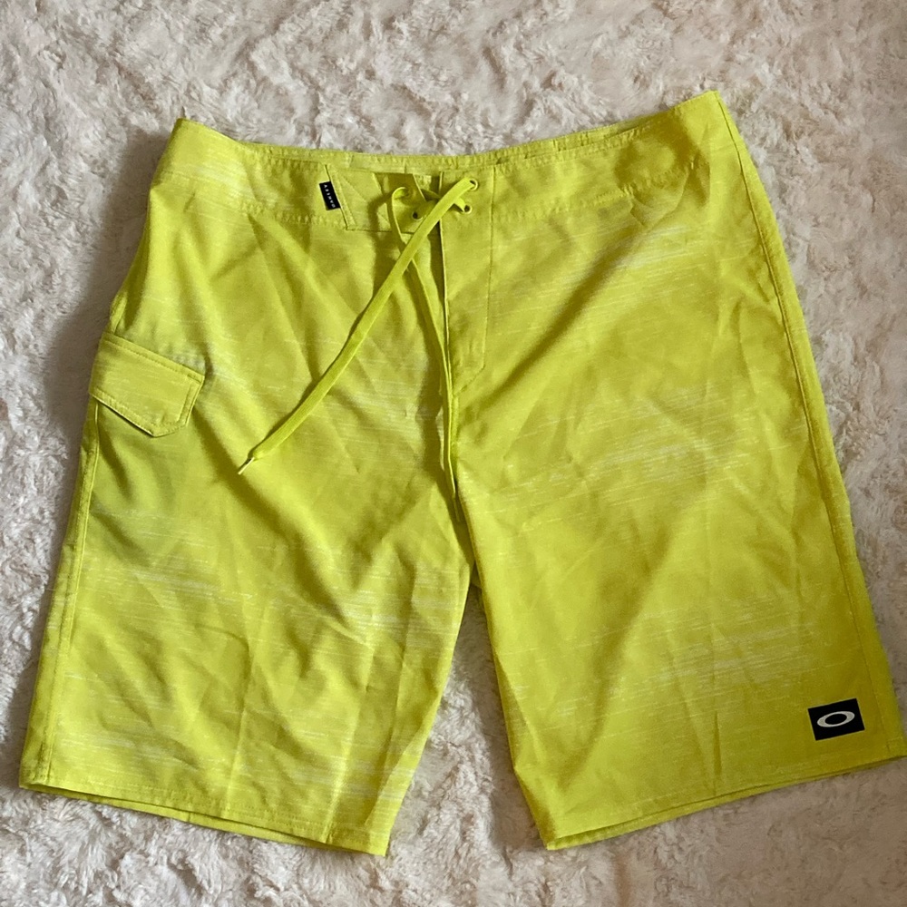 Men’s Oakley board shorts